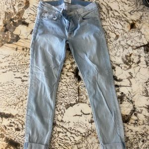 Hudson size 28 light blue crop Hardin super skinny with cuff
